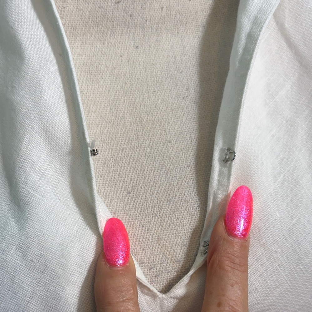 Elegant White Irish Linen Blouse with Embroidered Details - Picture 2 of 15